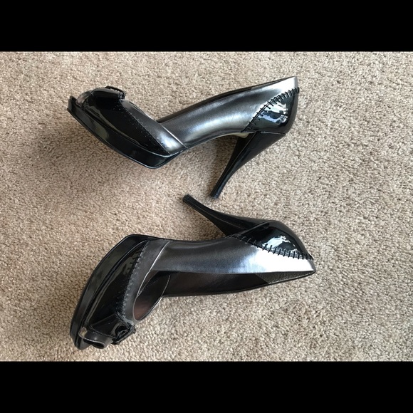 Peep toe pumps - Picture 3 of 5